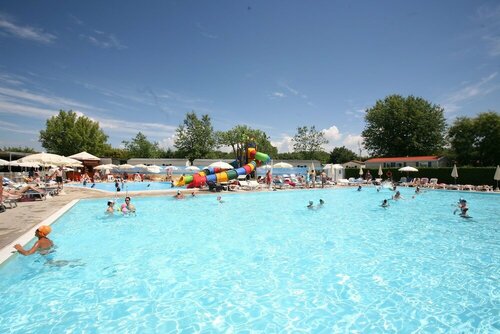 Внешний вид отеля Butterfly Camping Village в Пескиера-дель-Гарде, фото 3