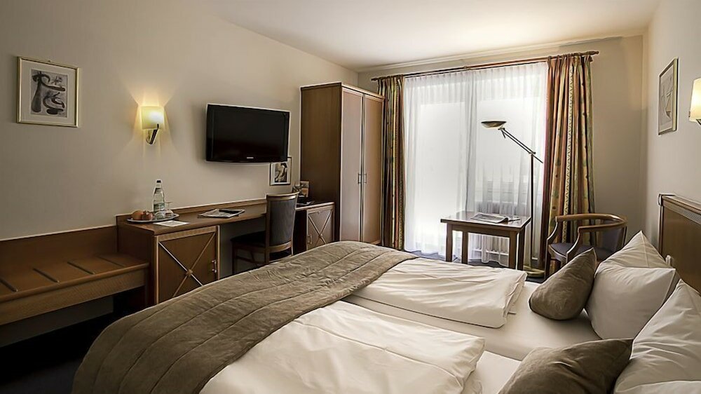 Фото Hotel Blutenburg