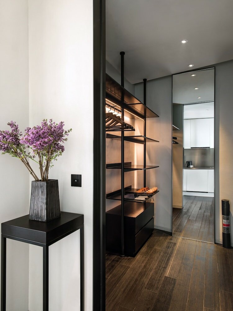 Фото The Middle House