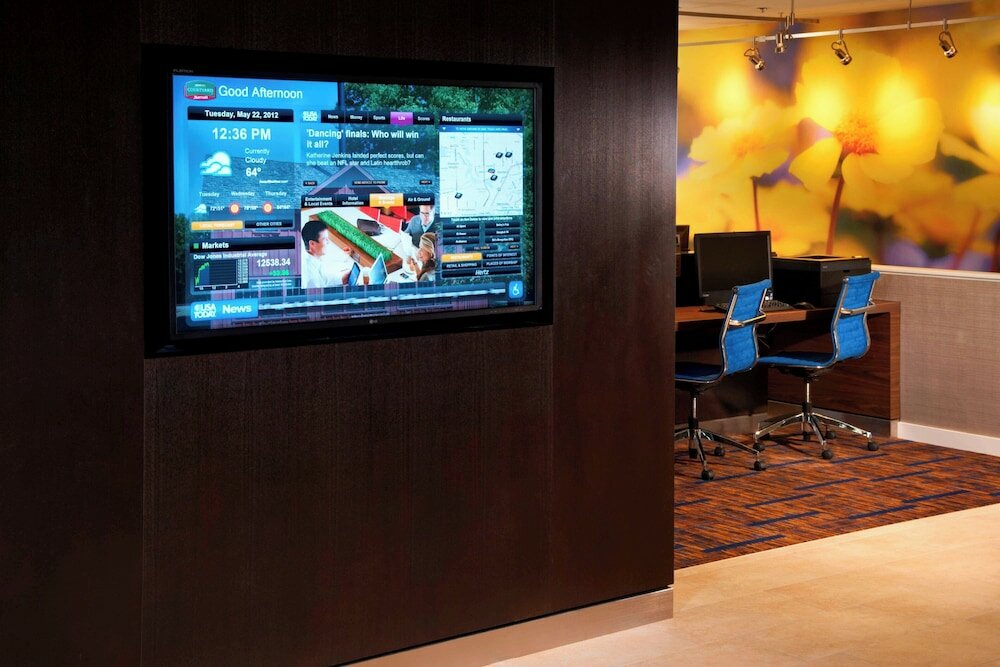 Фото Courtyard by Marriott Detroit Dearborn