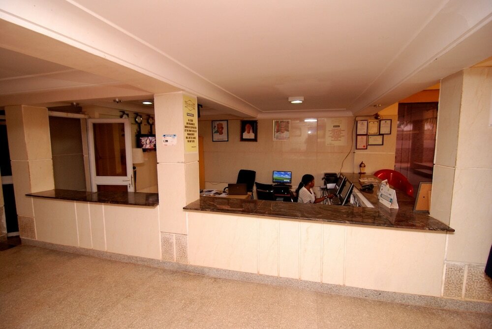 Фото Lapour Hotels Ltd