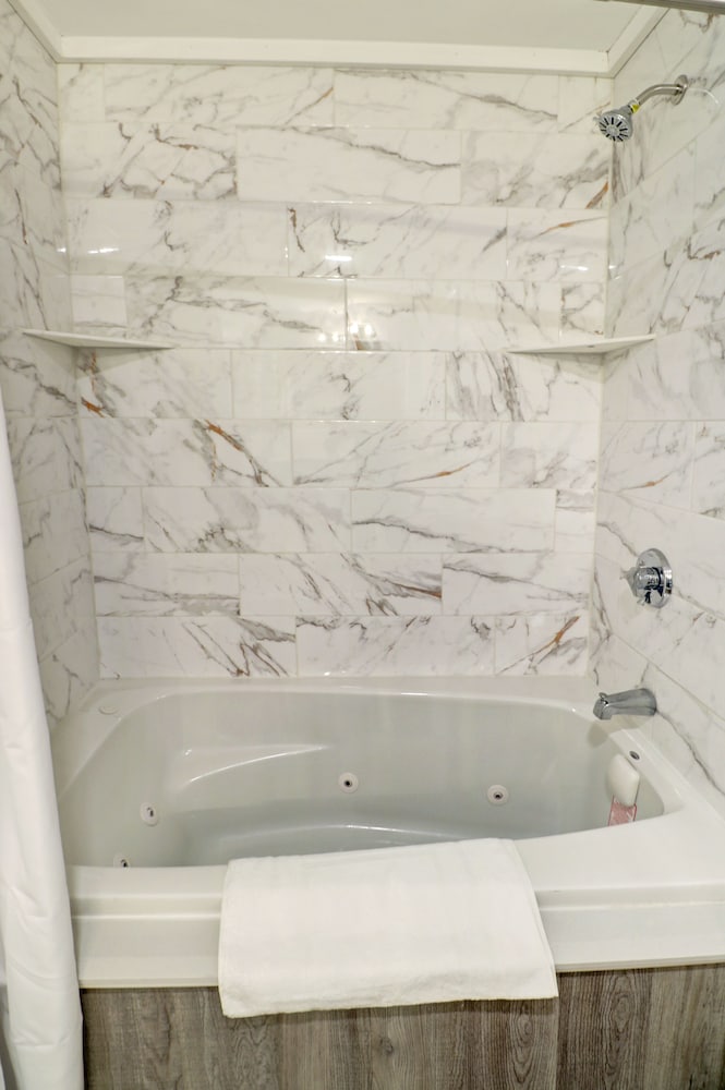 Фото Hamilton Village Inn