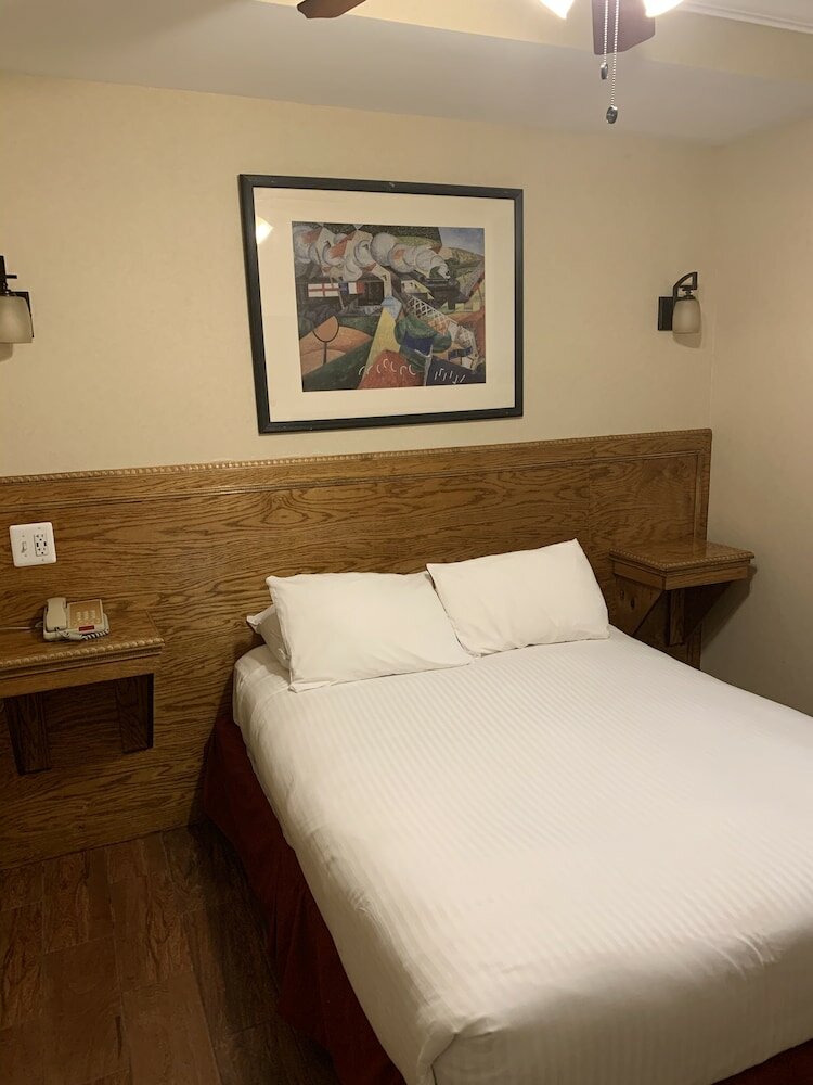 Фото The Baron Hotel