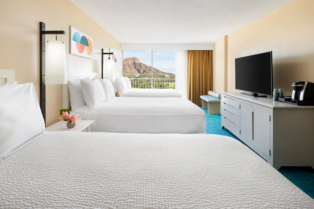 Фото The Twin Fin Hotel