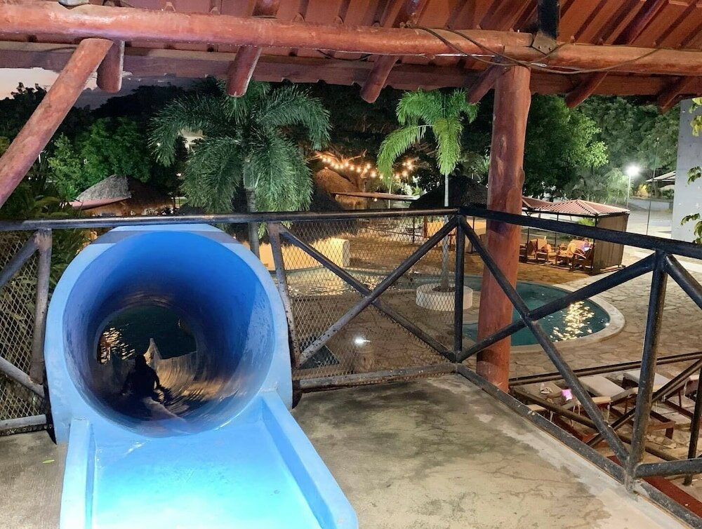 Фото Surf Ranch Hotel & Resort