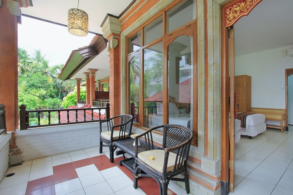 Фото Puri Naga Beachfront Cottages