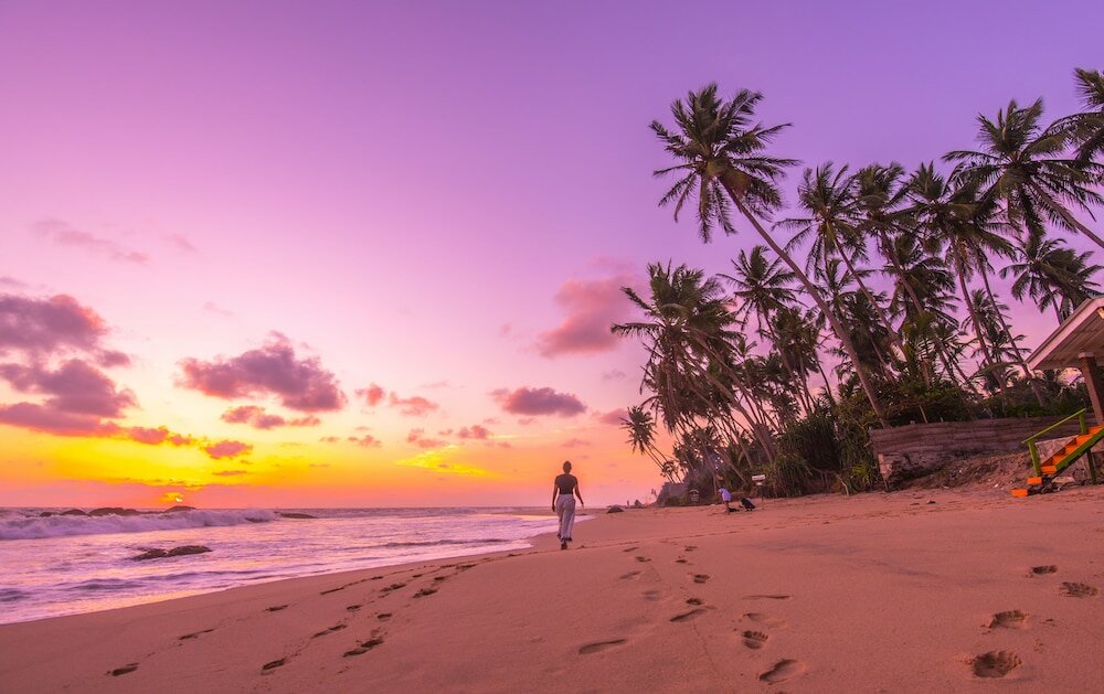 Фото J Ambalangoda