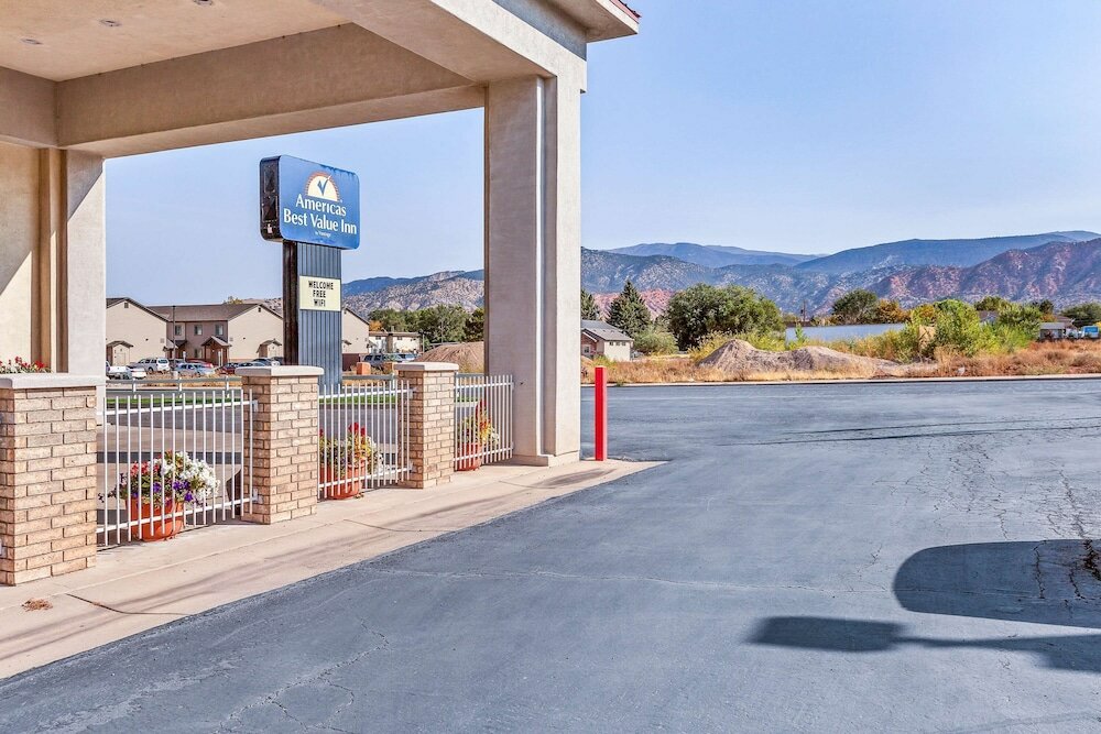 Фото Americas Best Value Inn Cedar City
