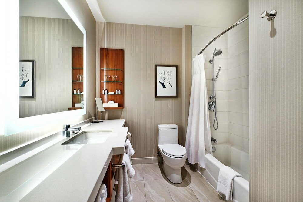 Фото Delta Hotels by Marriott Dartmouth