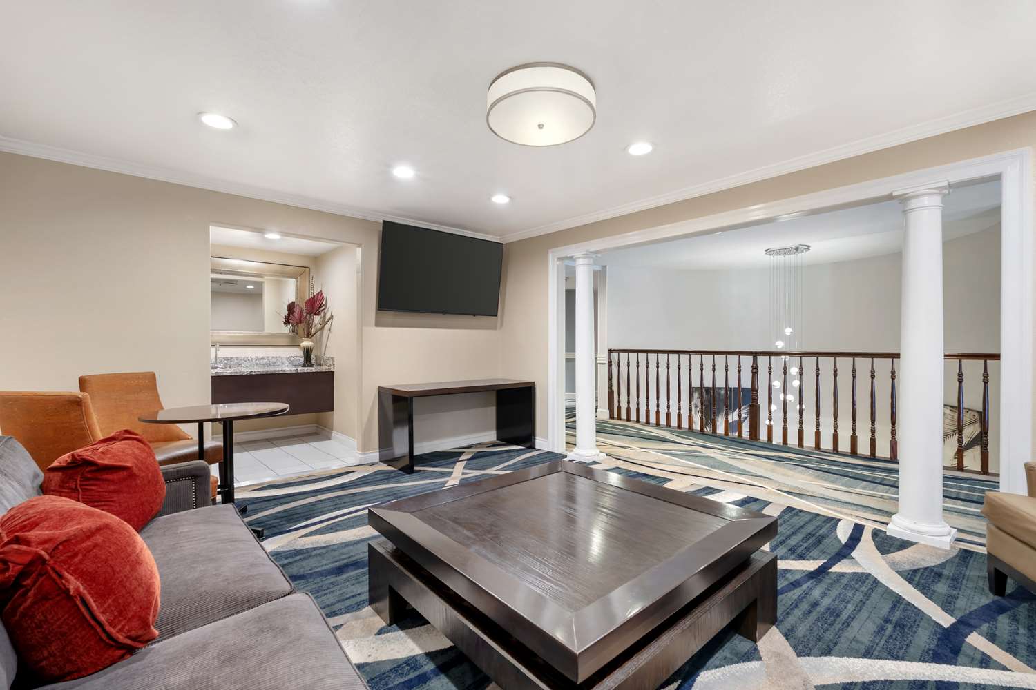 Фото Best Western Plus Newport Mesa Inn