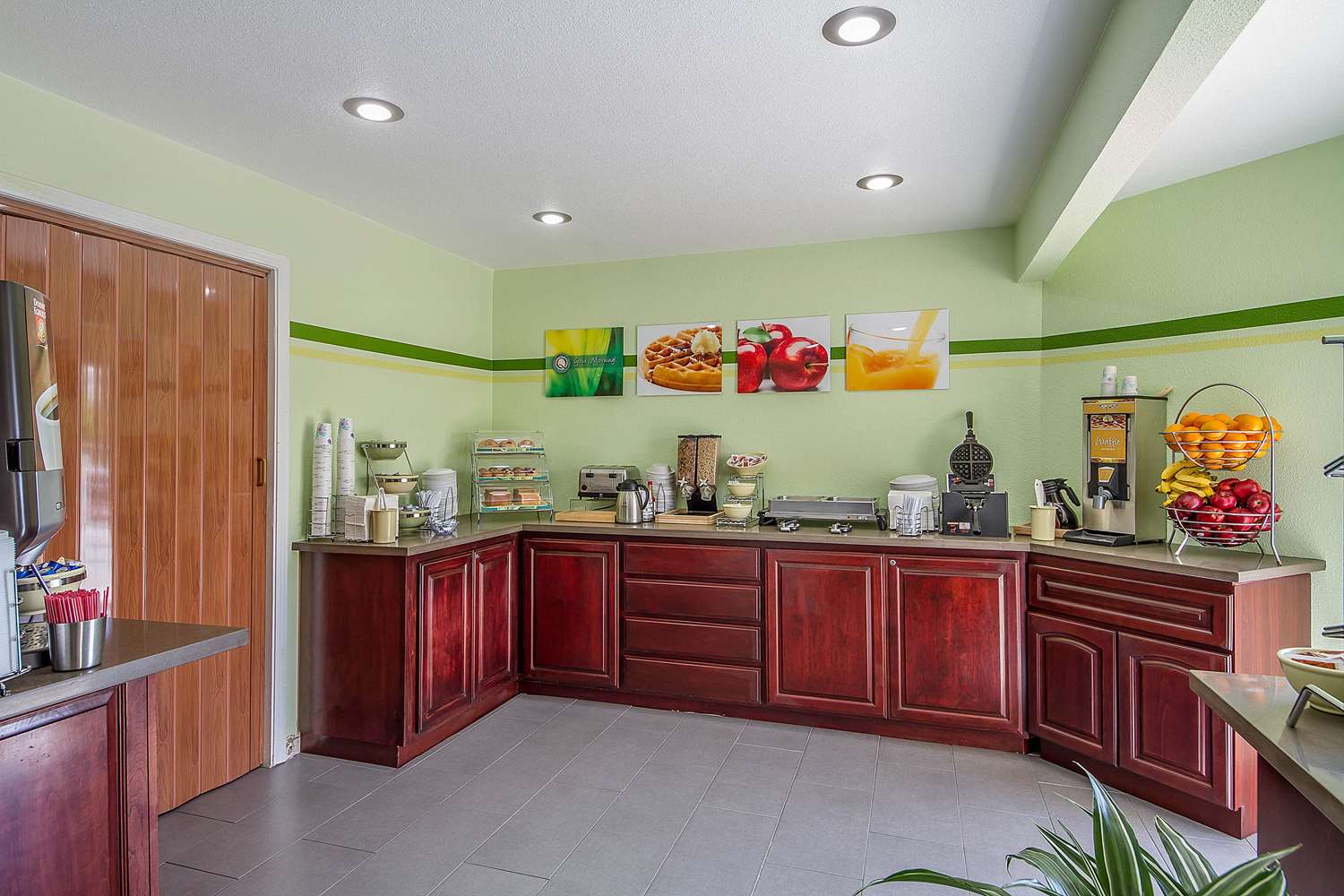 Фото Quality Inn & Suites Capitola by the Sea