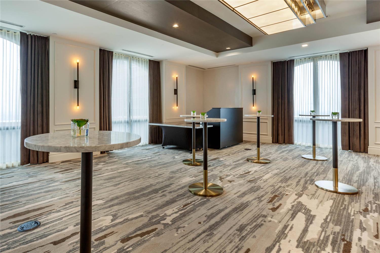 Фото Cambria Hotel Houston Downtown Convention Center