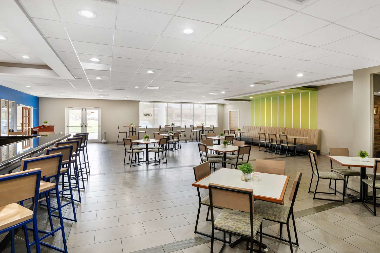 Фото Best Western Premier Richmond City Gateway