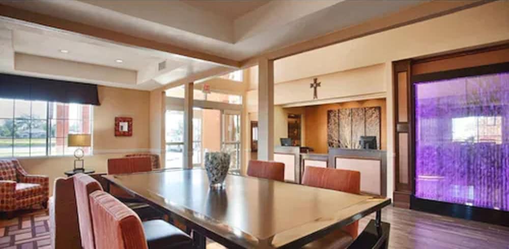 Фото Best Western Plus Lubbock Windsor Inn