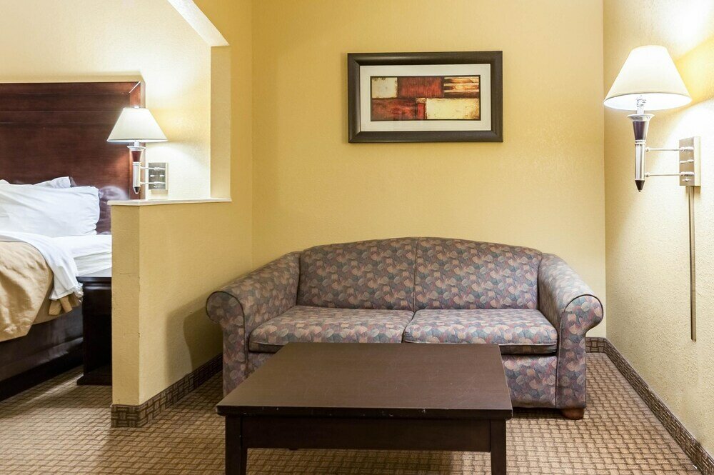 Фото Quality Inn & Suites Lafayette