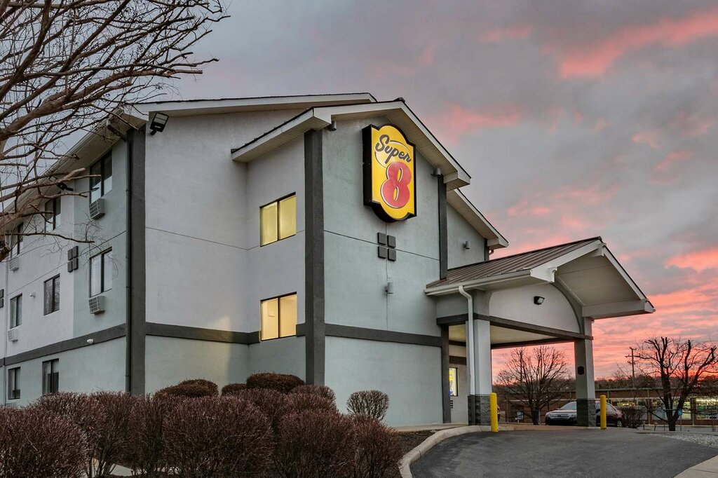 Hotel Super 8 by Wyndham Charlottesville, Commonwealth of Virginia, photo