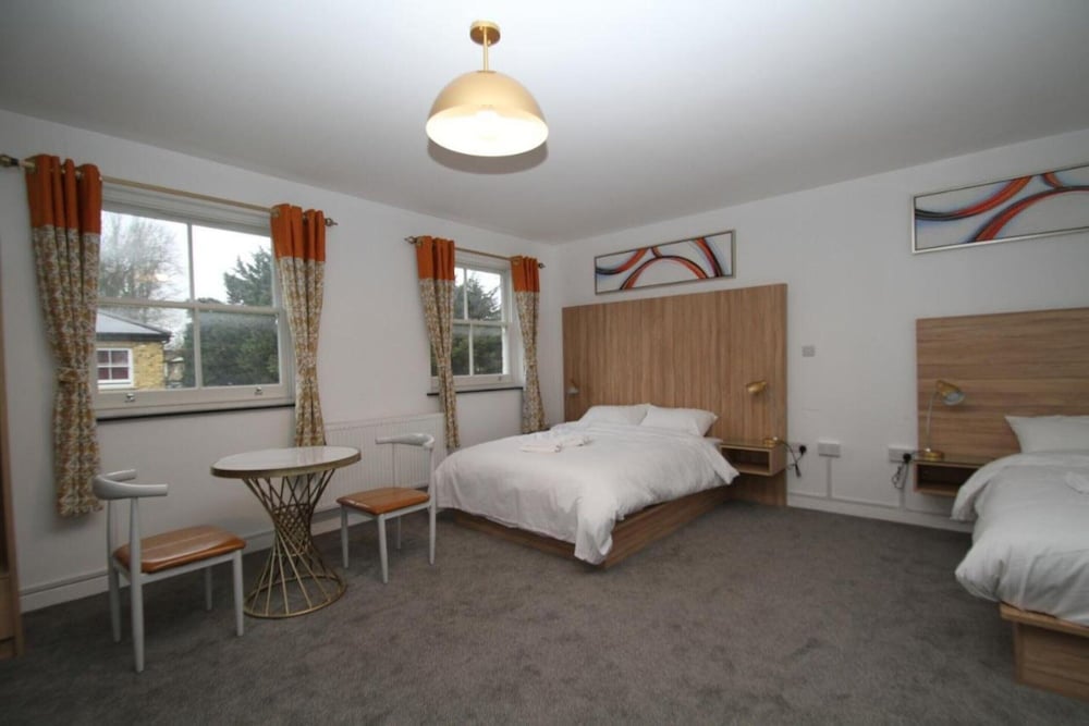 Фото Oyo Greenleafe Hotel