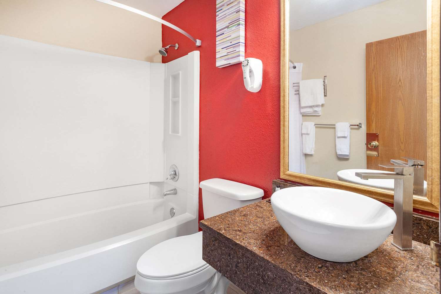 Фото Baymont by Wyndham Perrysburg