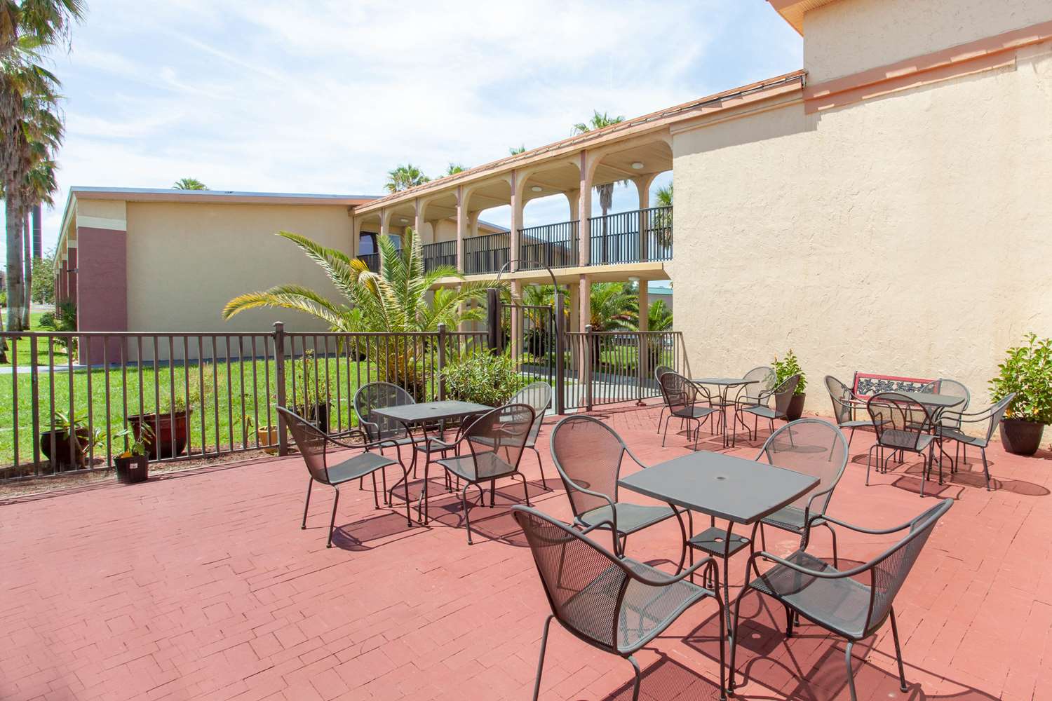 Фото Ramada by Wyndham Davenport Orlando South