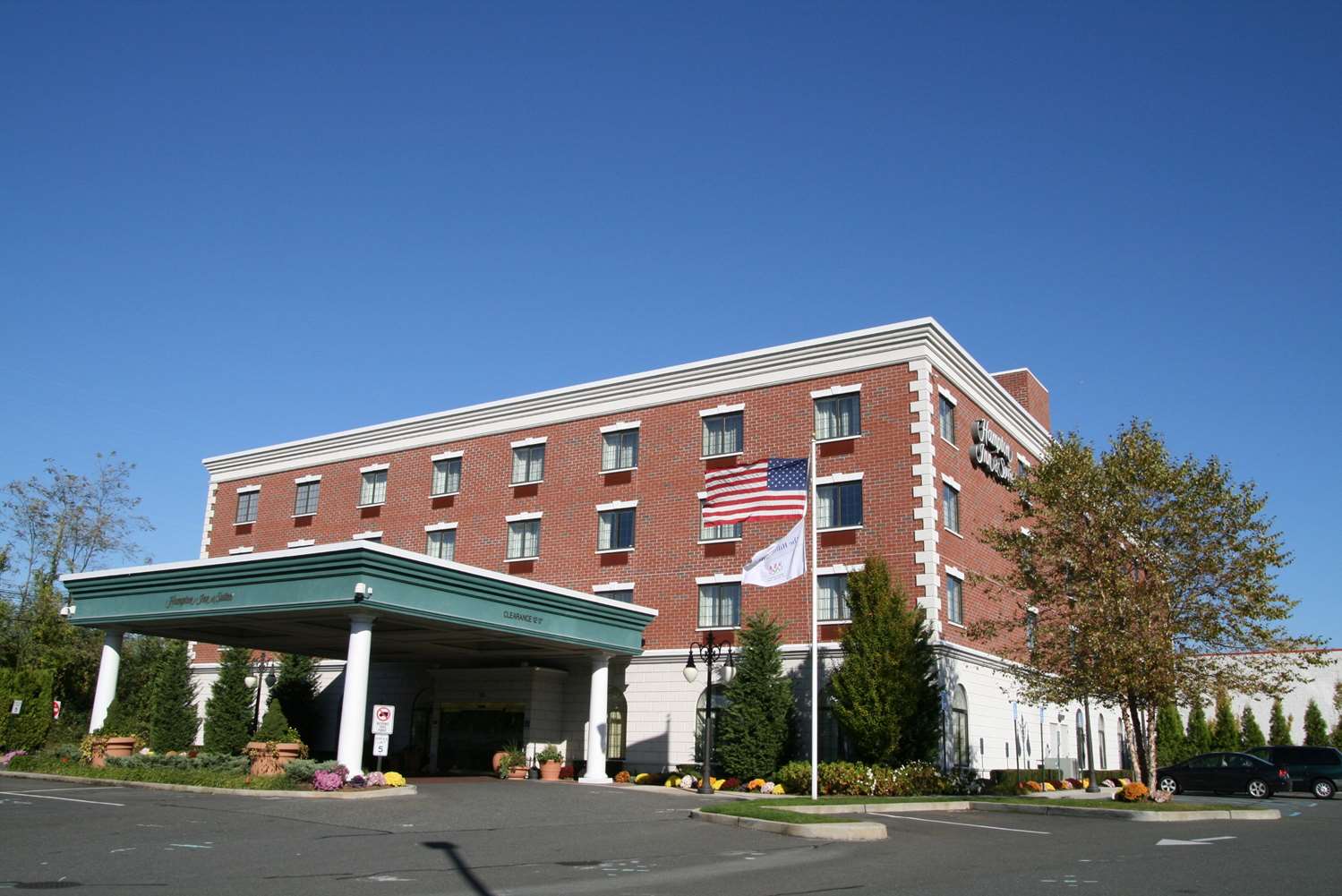 Фото Hampton Inn & Suites Rockville Centre