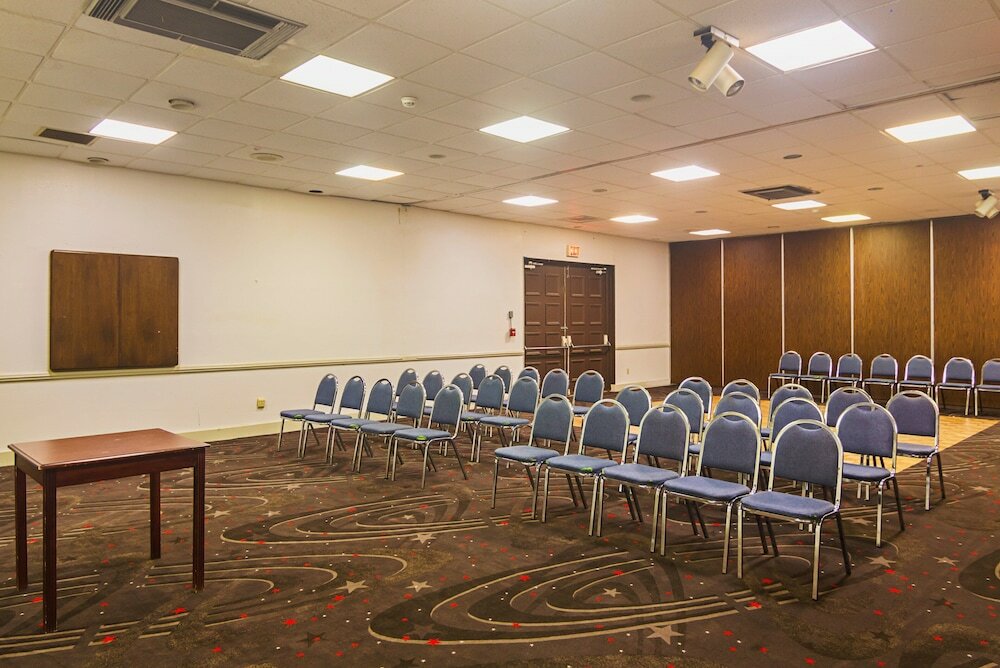 Фото Red Roof Inn & Conference Center Lubbock