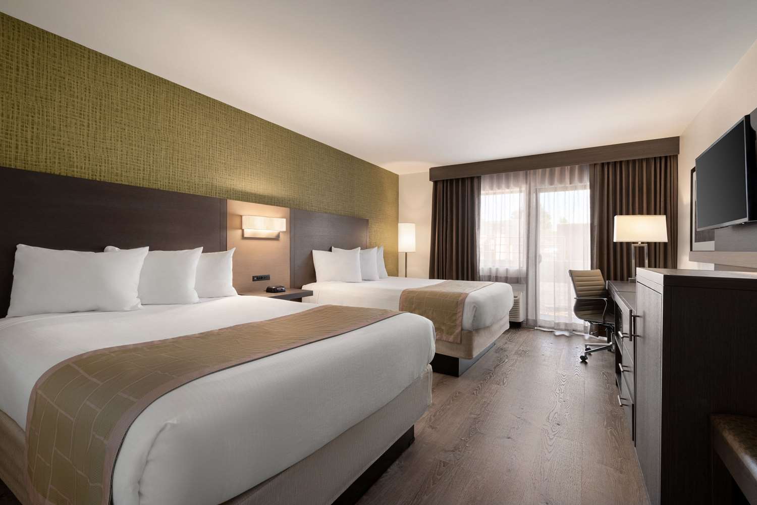 Фото Days Hotel by Wyndham Flagstaff