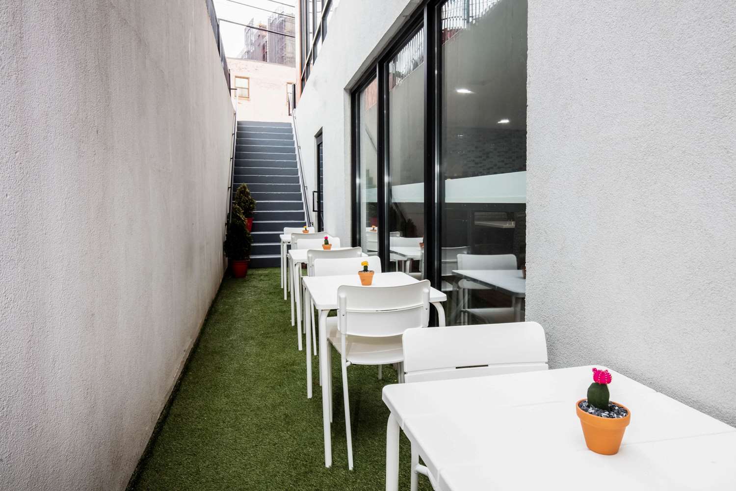 Фото La Quinta Inn and Suites by Wyndham Long Island City