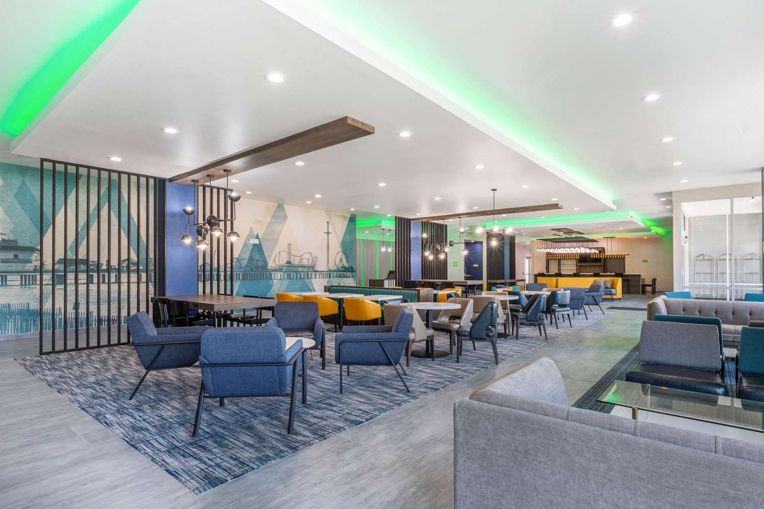 Фото La Quinta Inn & Suites by Wyndham Galveston