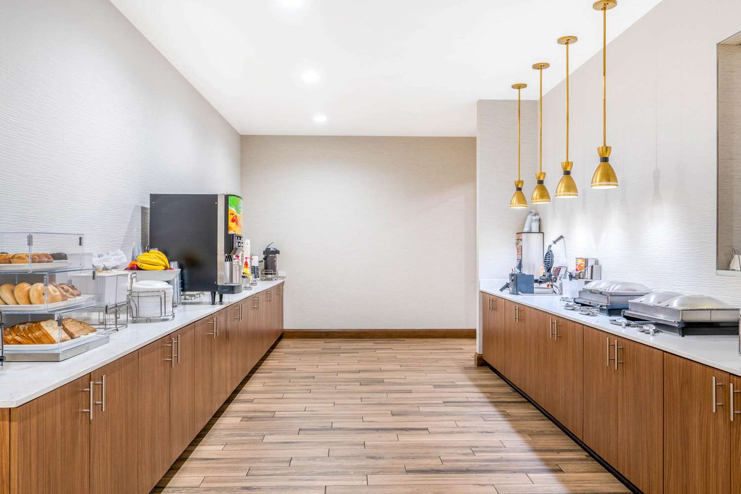 Фото La Quinta Inn & Suites by Wyndham Oklahoma City Airport