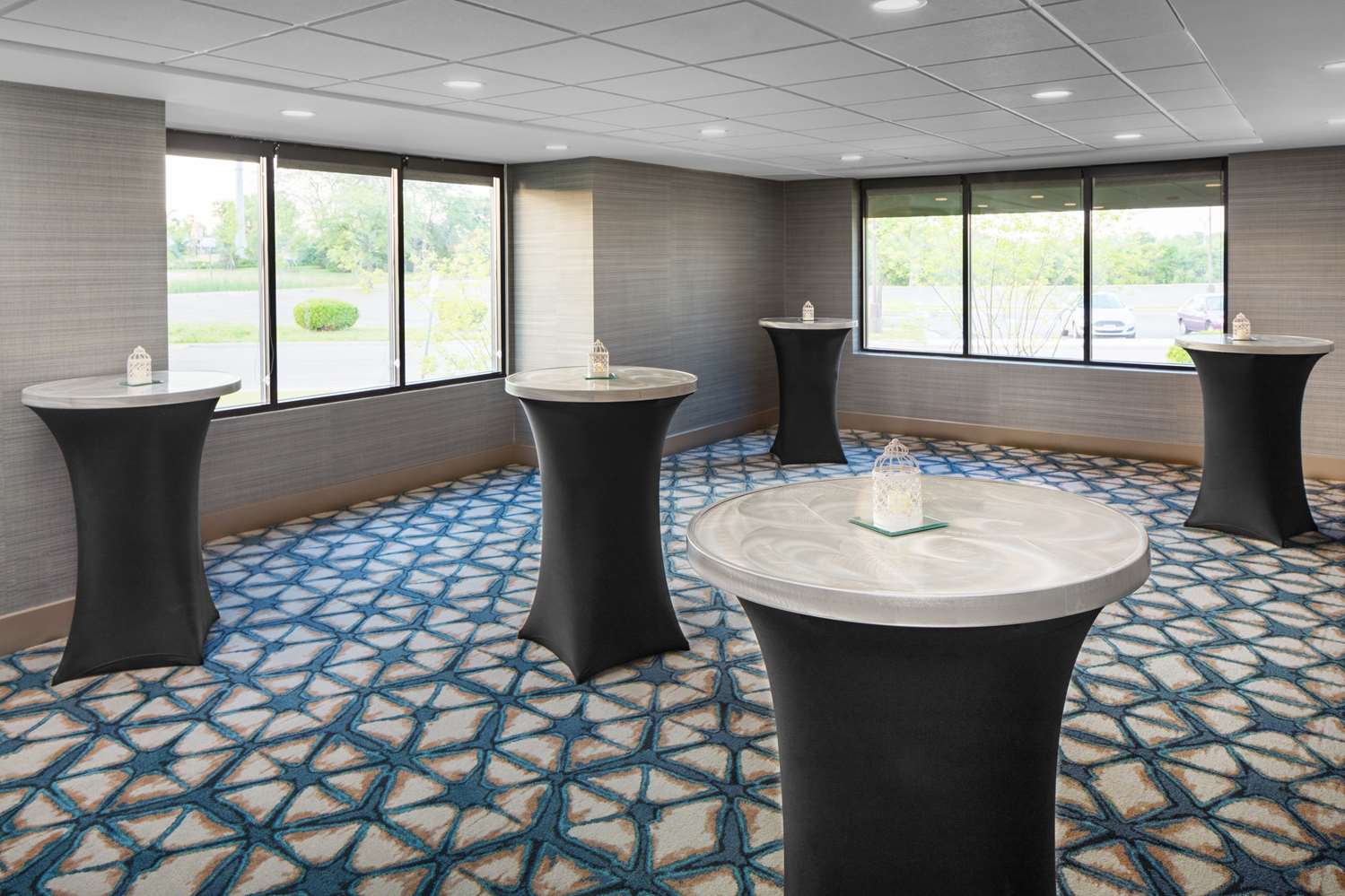 Фото DoubleTree by Hilton Ann Arbor North