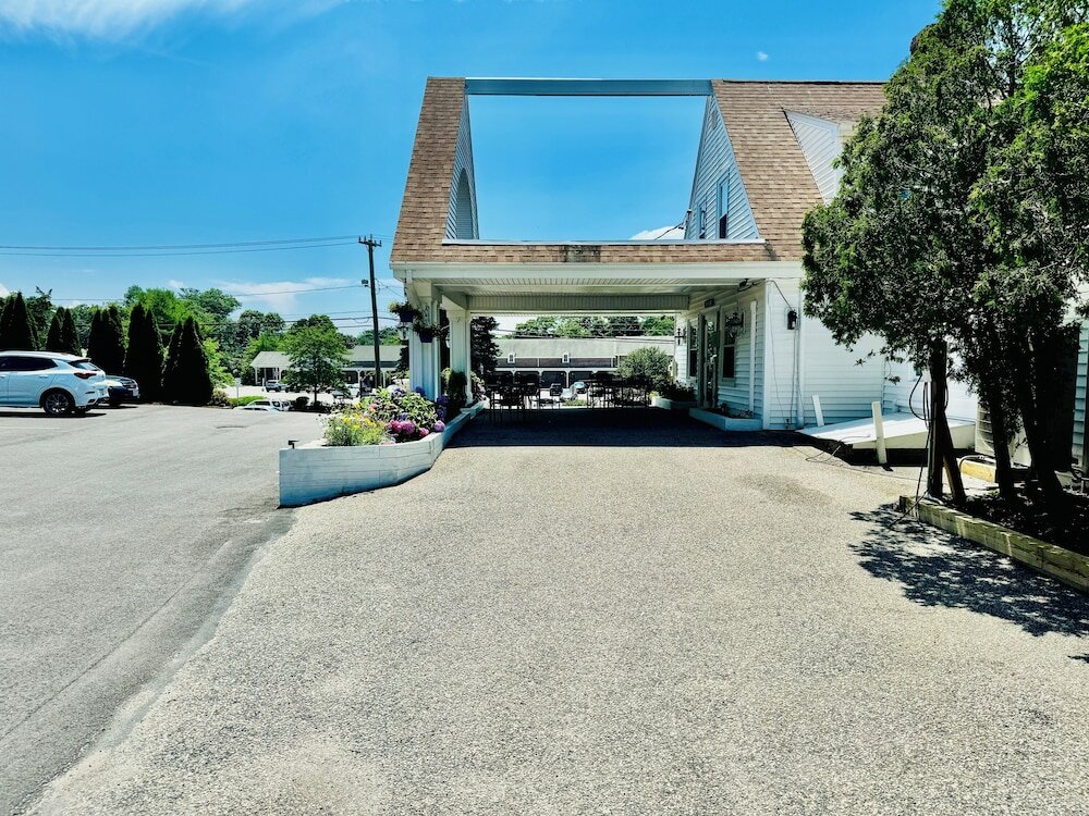 Фото Blue Spruce Motel & Townhouses