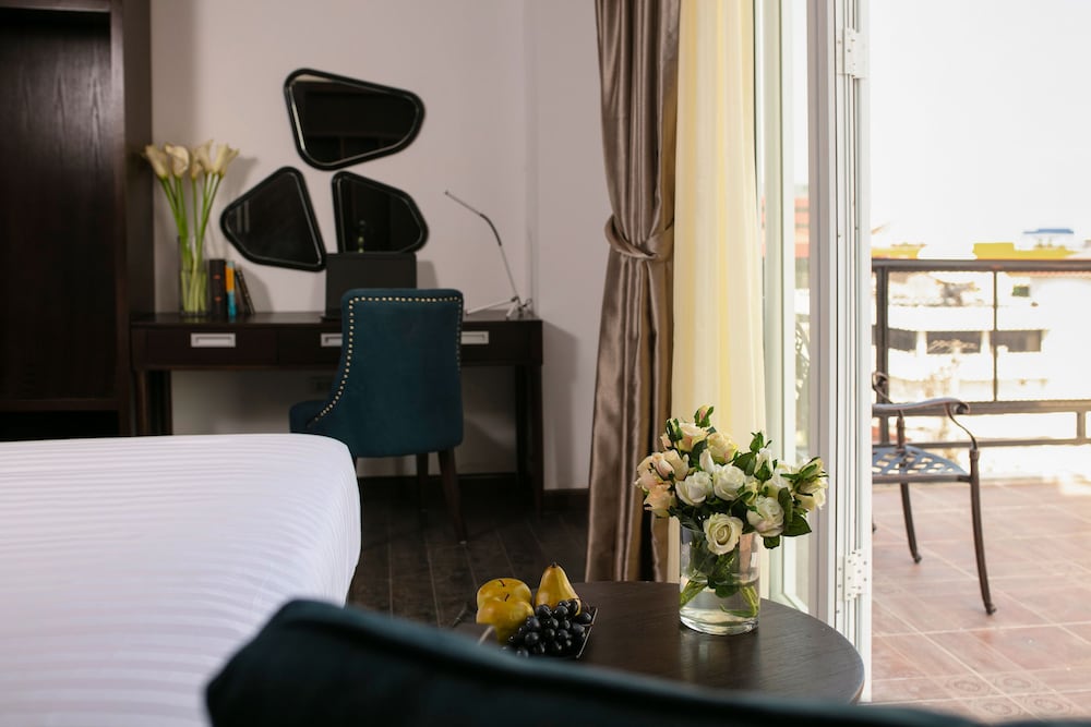 Фото Azalea Parkview Hotel