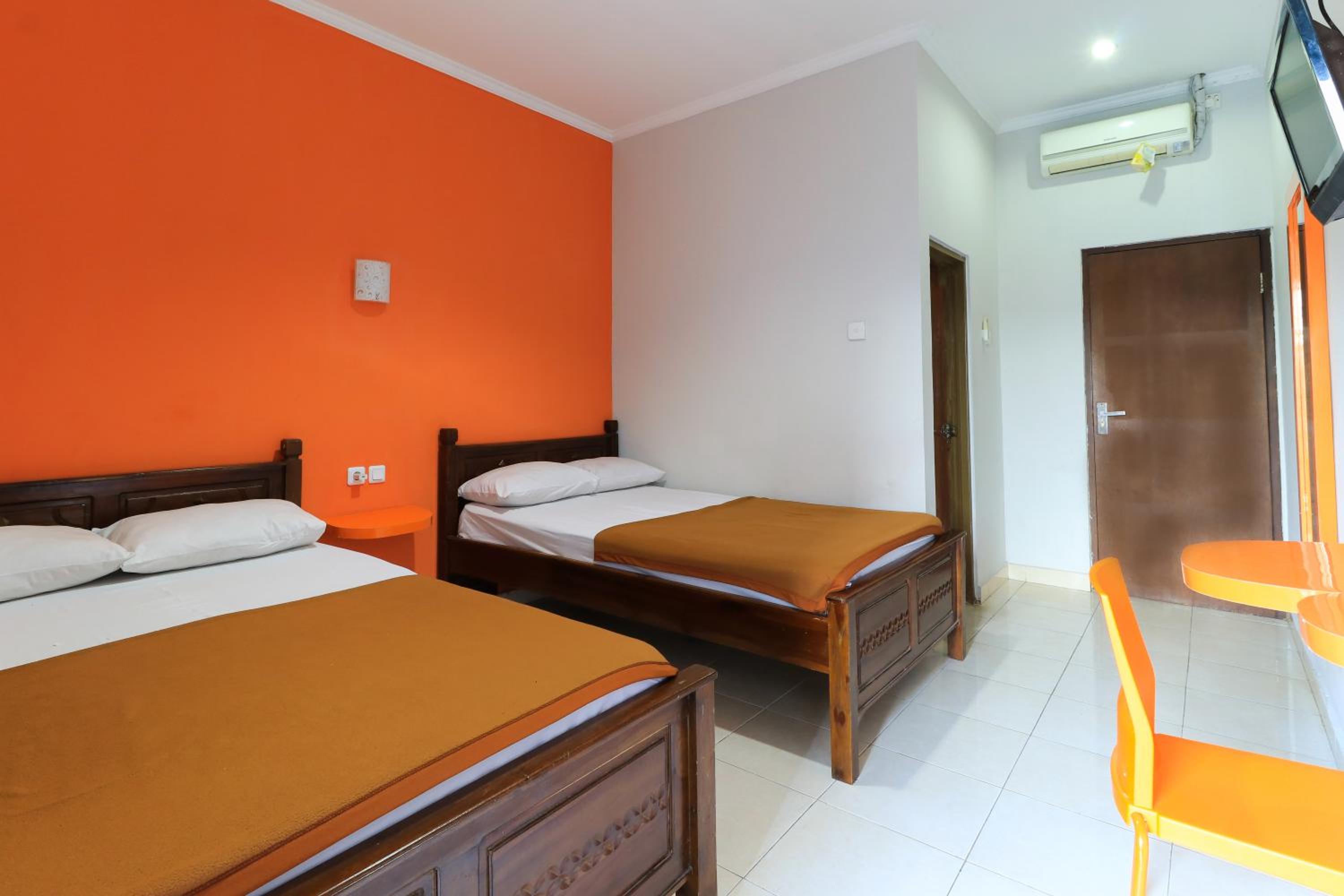 Фото Hotel Warta Putra