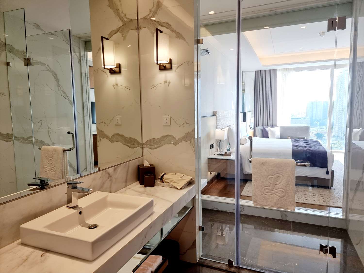 Фото The Leela Bhartiya City Bengaluru