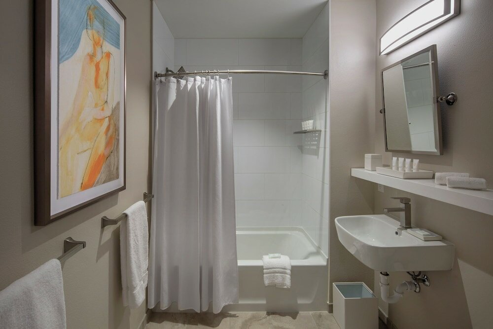 Фото Art House Hotel and Suites