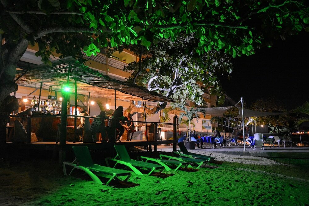 Фото Sand And Tan Beach Hotel