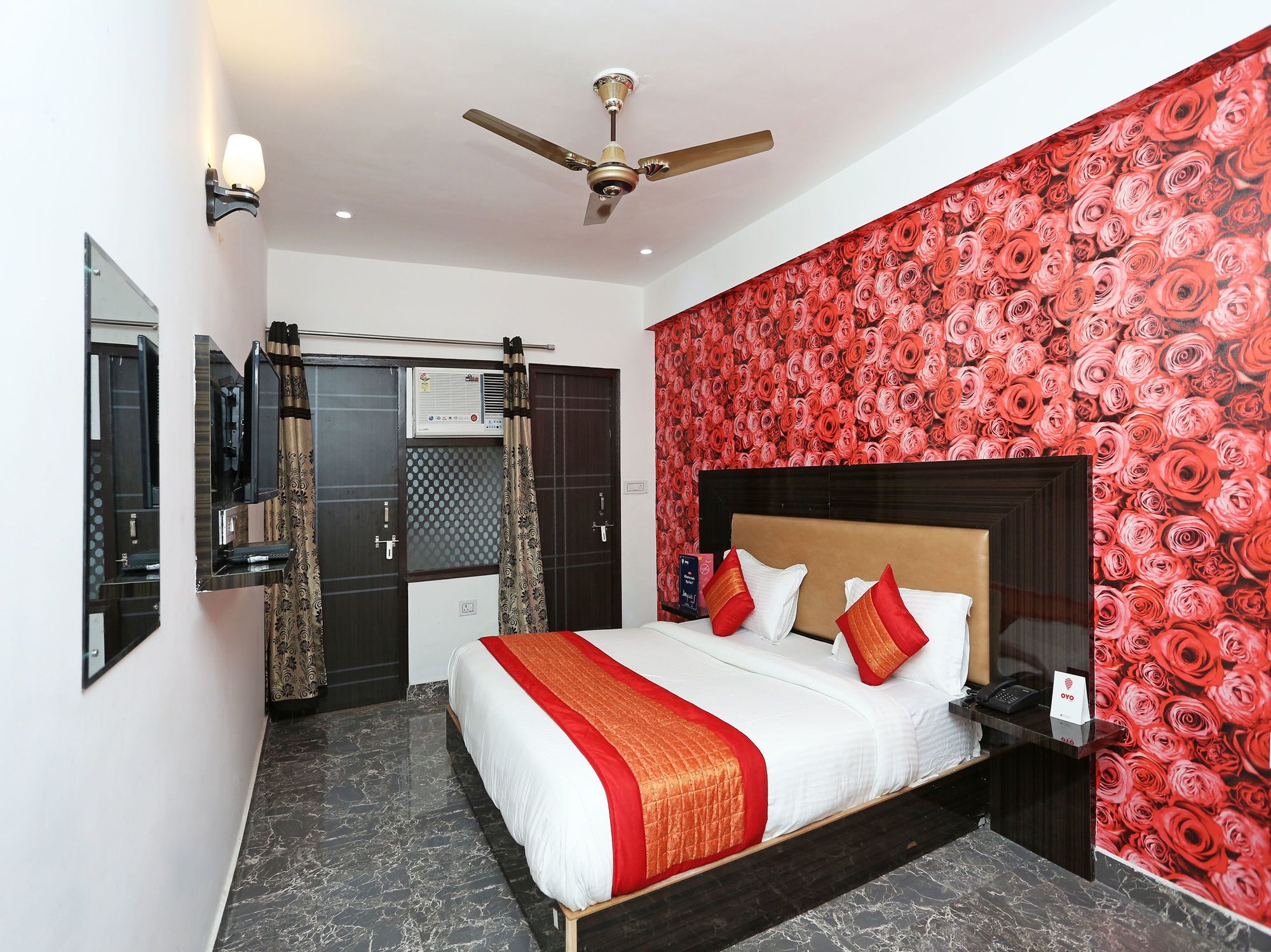 Фото Oyo 11405 Hotel Tej Palace