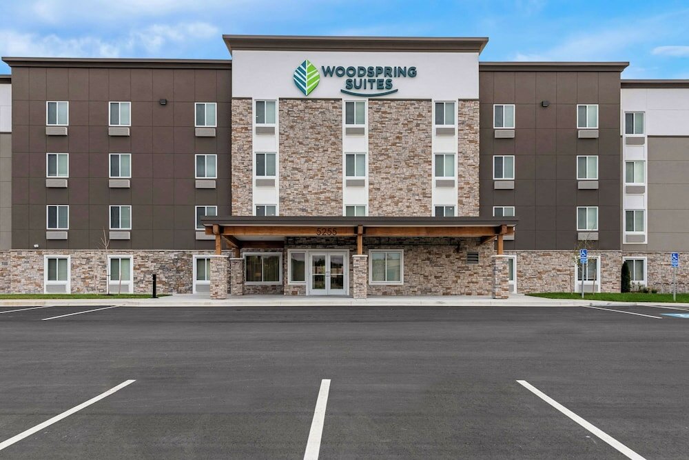 Фото Woodspring Suites Kansas City Airport