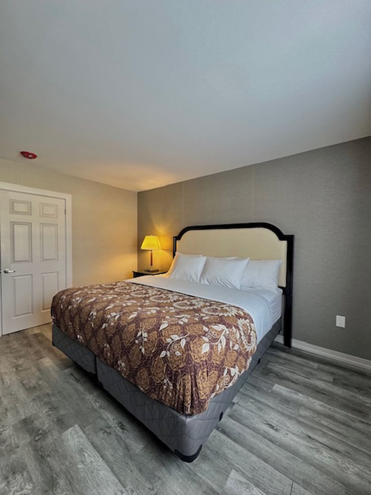 Фото Big Bird Inn Wawa, SureStay Collection by Best Western