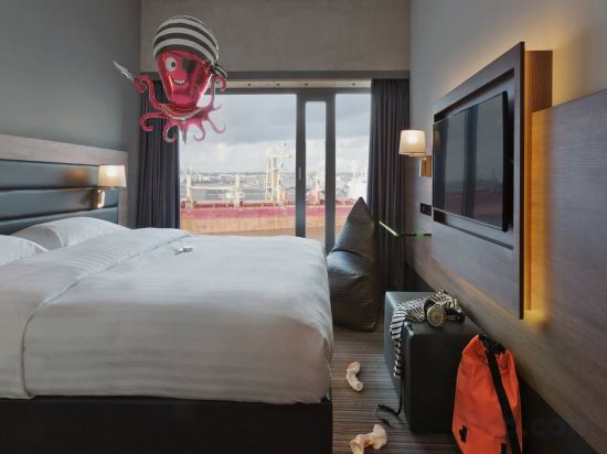 Фото Moxy Amsterdam Houthavens