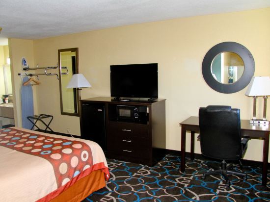 Фото Super 8 by Wyndham Kansas City