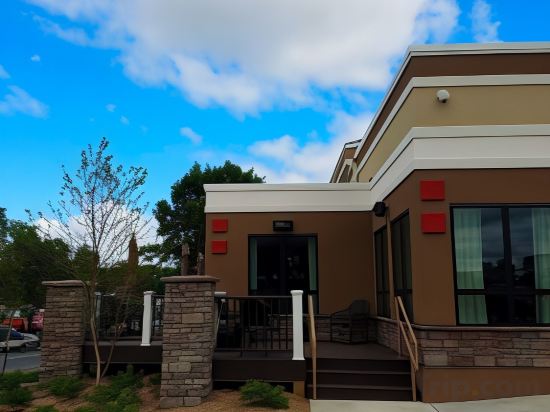 Фото Ramada by Wyndham Minneapolis Golden Valley