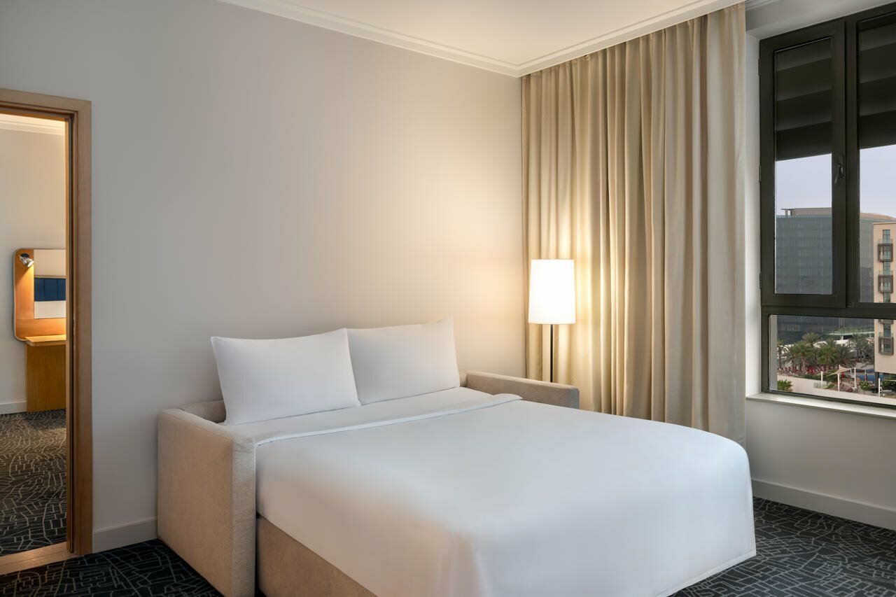 Фото Yas Plaza Bay