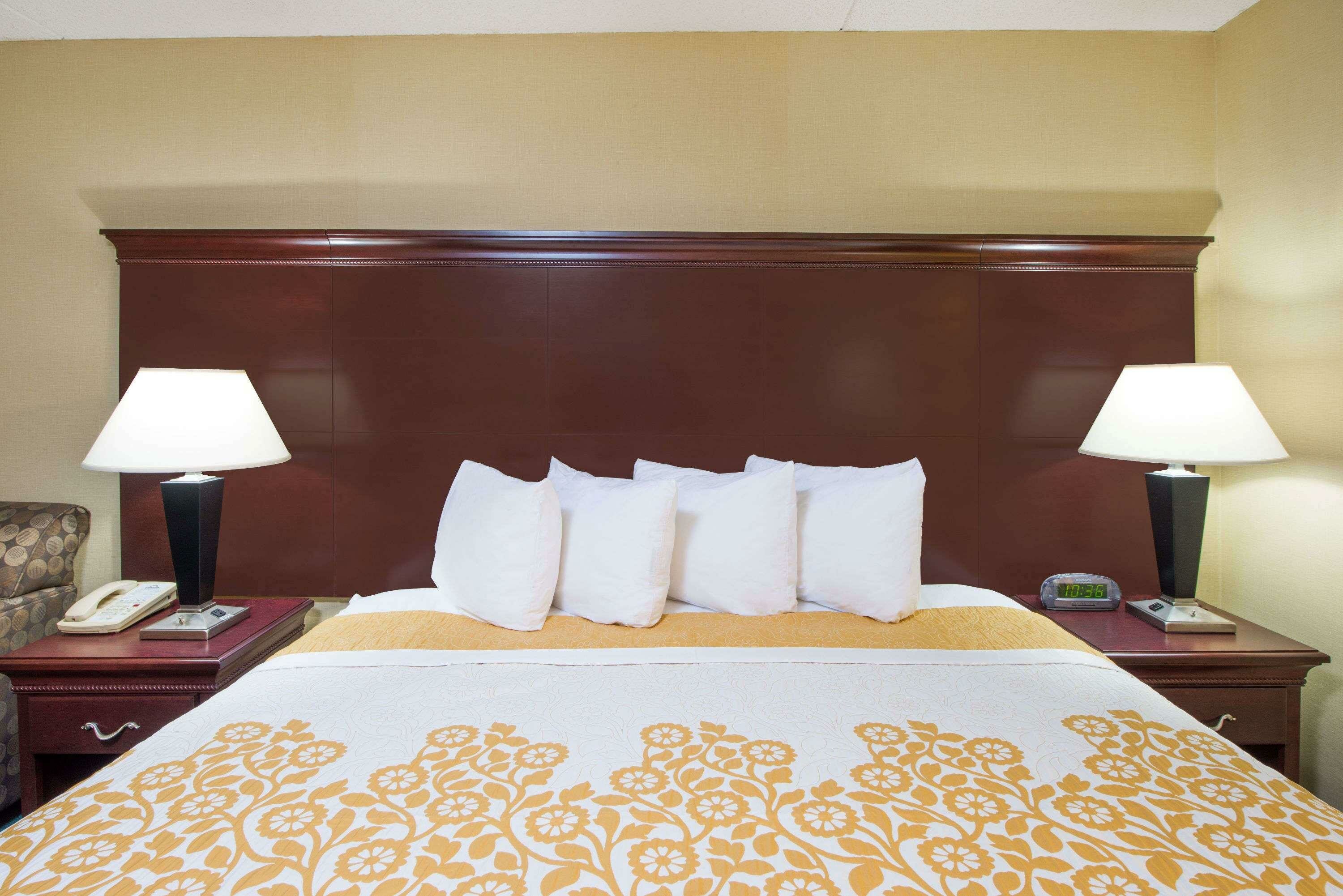 Фото Days Inn by Wyndham Paducah