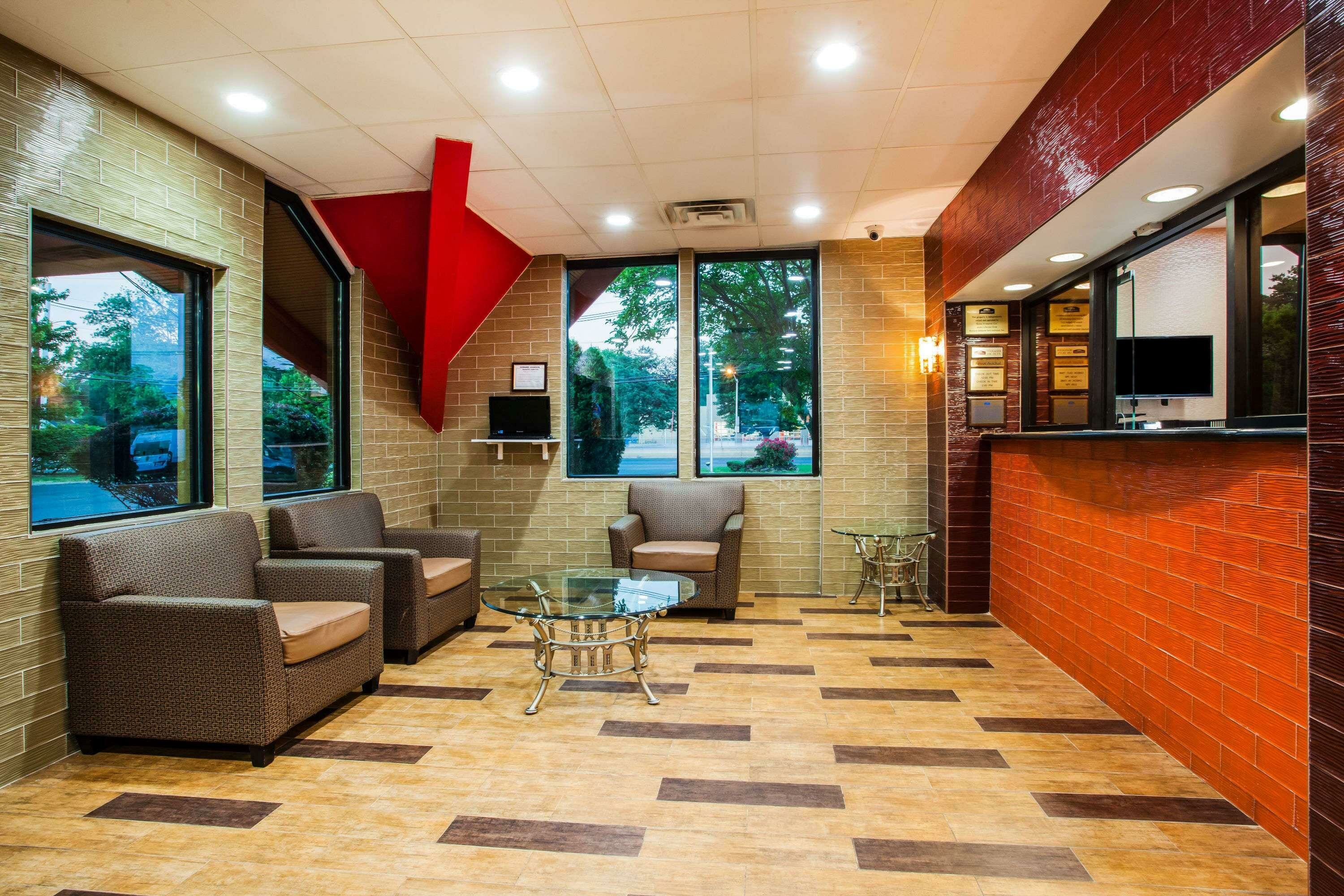 Фото Howard Johnson by Wyndham North Plainfield