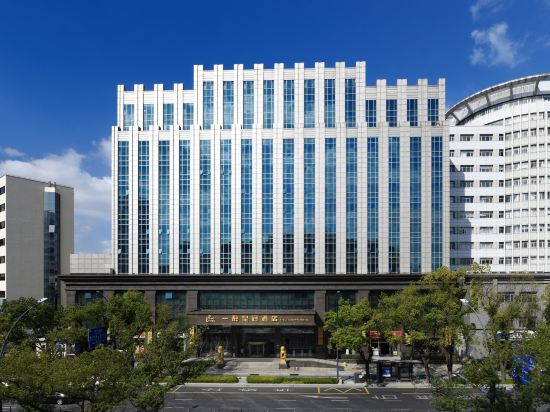 Фото Kunshan Yizui Crown Hotel