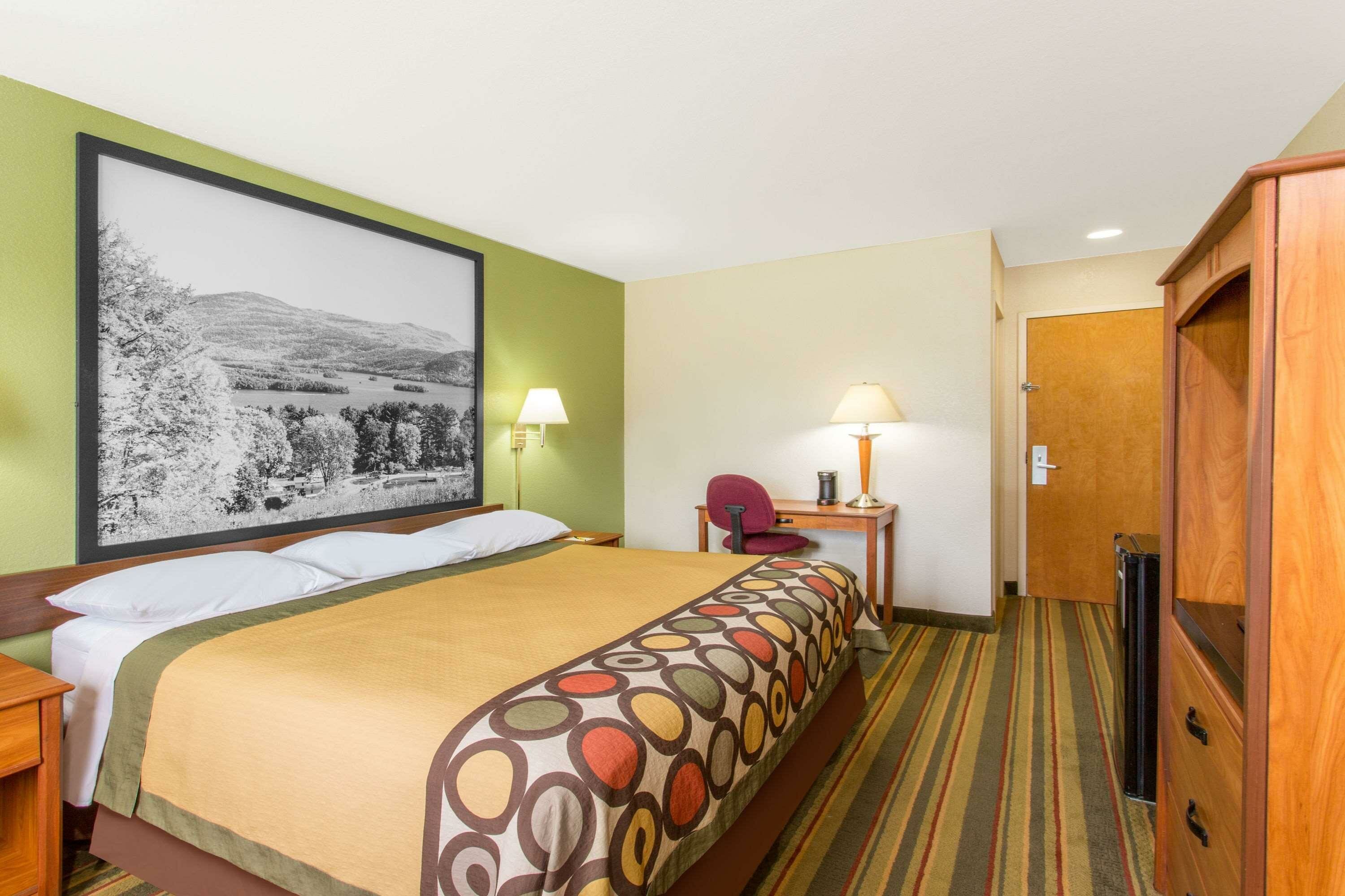 Фото Super 8 by Wyndham Bedford