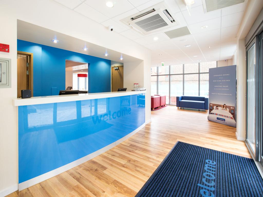 Фото Travelodge London Greenwich High Road