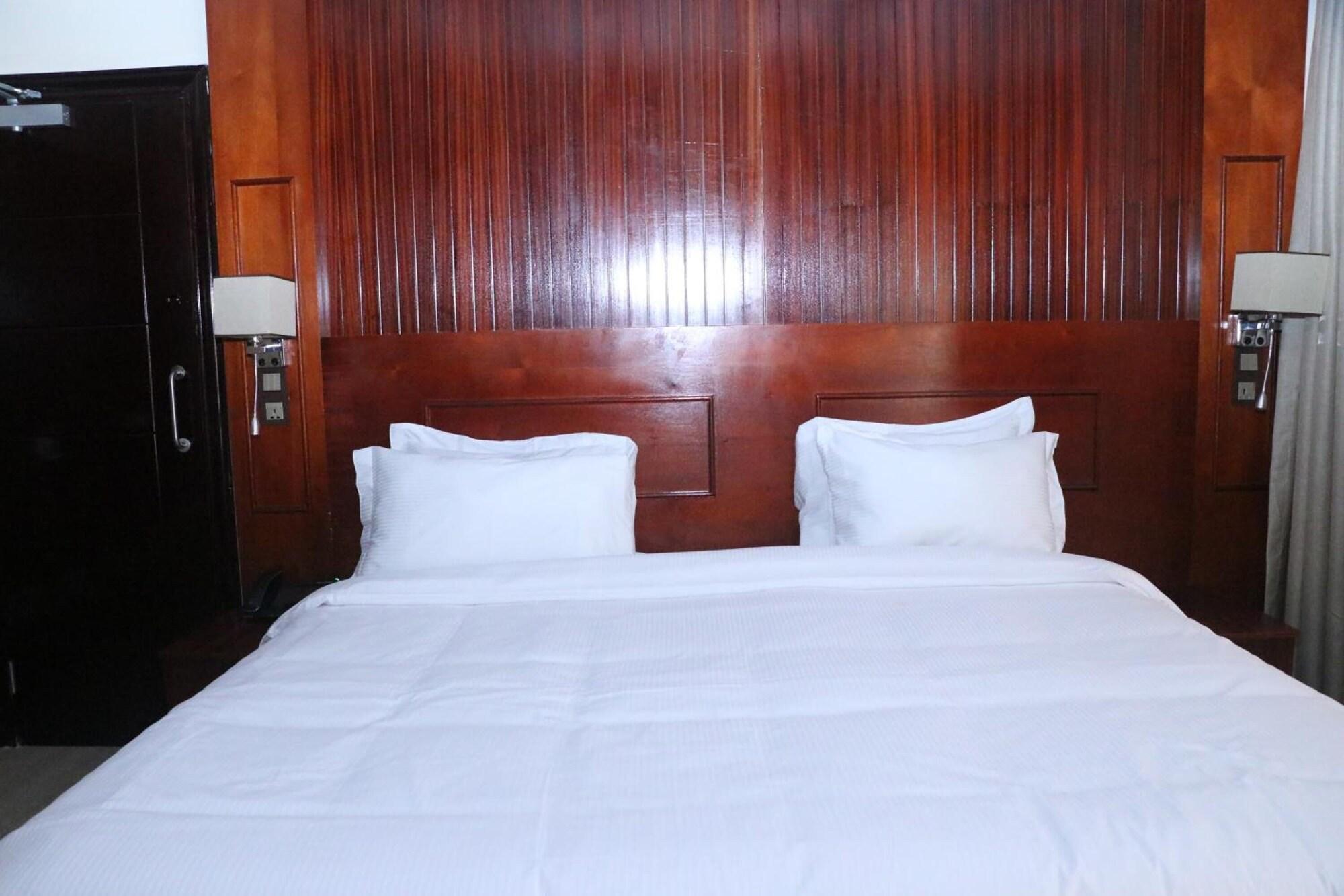 Фото Sainte Famille Hotel