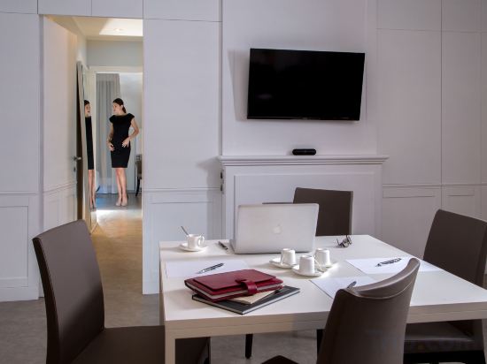 Фото Montenapoleone Suites